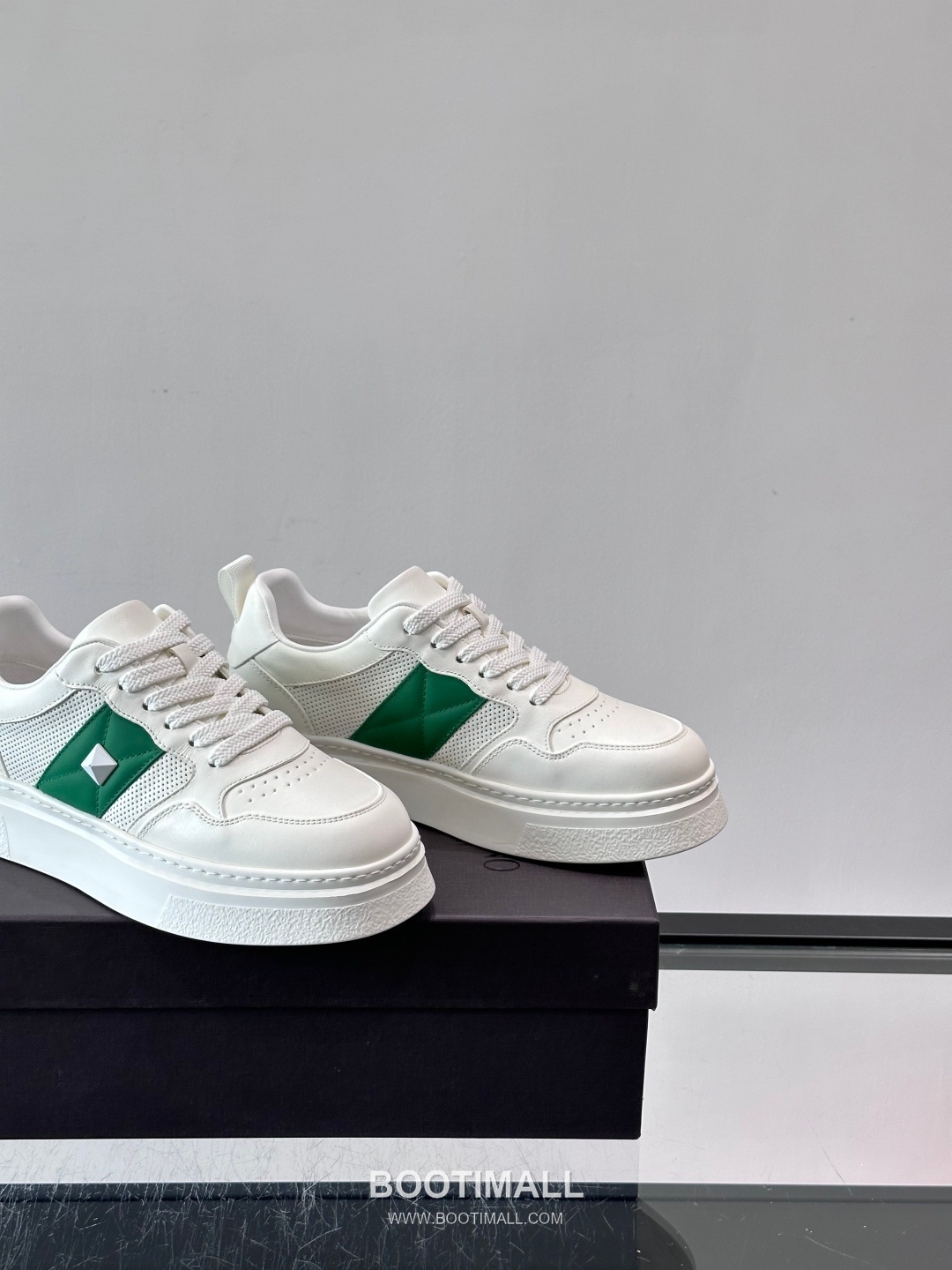 발렌티노 송아지가죽 펀칭디테일 플랫폼 화이트 스니커즈 Valentino Calfskin Perforated Detail Platform White Sneakers 5cm 7