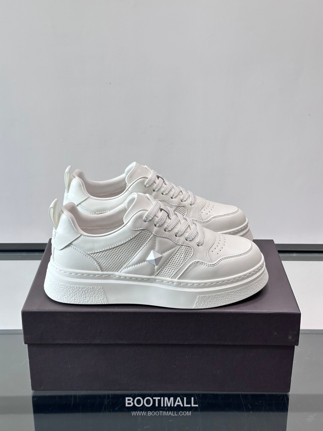 발렌티노 송아지가죽 펀칭디테일 플랫폼 화이트 스니커즈 Valentino Calfskin Perforated Detail Platform White Sneakers 5cm 1