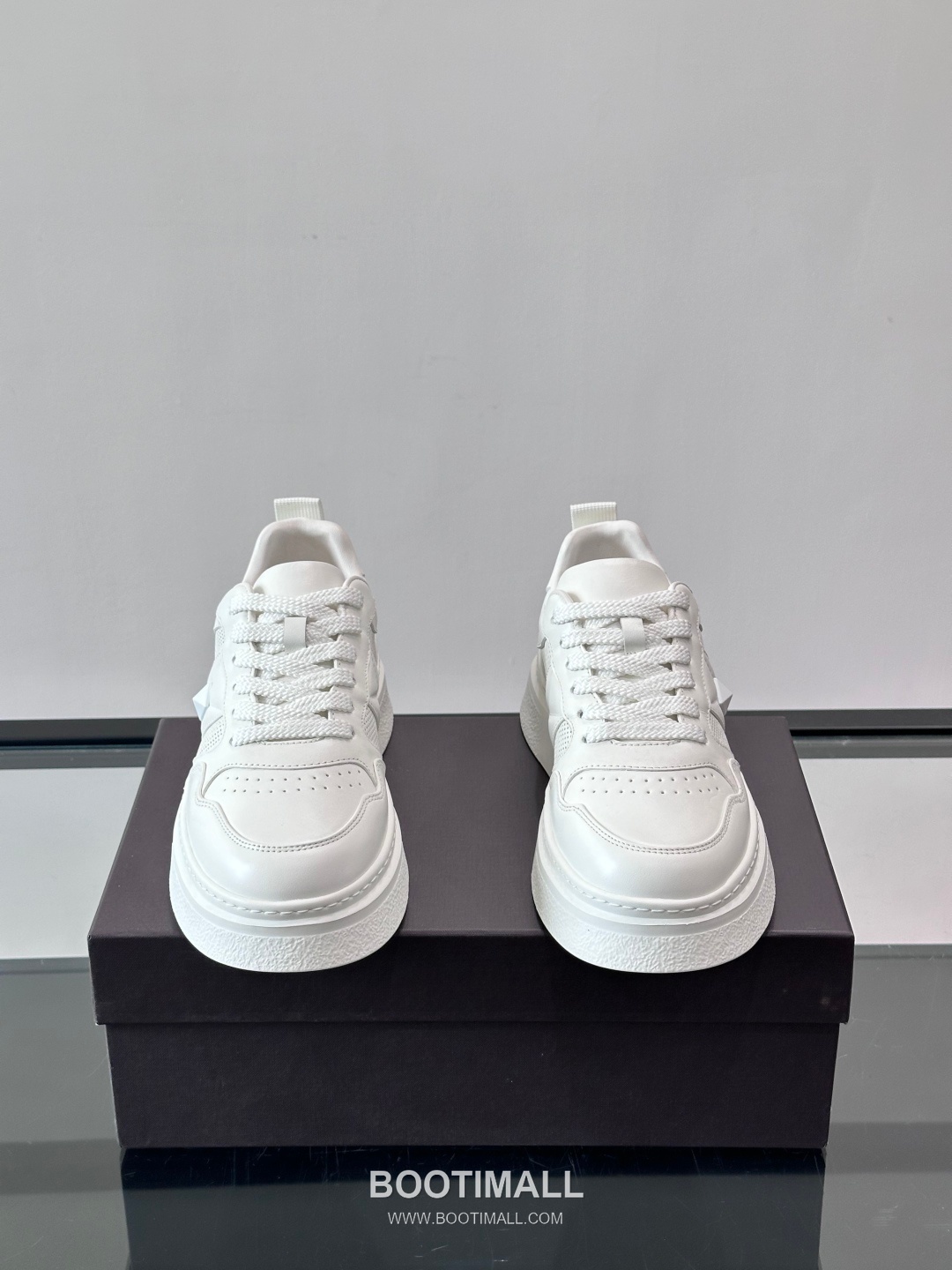 발렌티노 송아지가죽 펀칭디테일 플랫폼 화이트 스니커즈 Valentino Calfskin Perforated Detail Platform White Sneakers 5cm 2