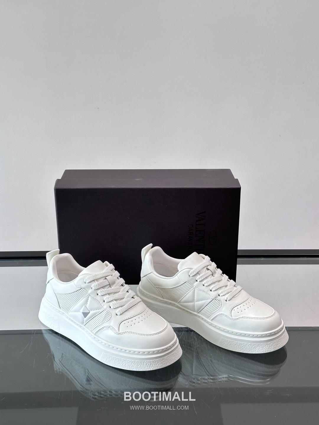 발렌티노 송아지가죽 펀칭디테일 플랫폼 화이트 스니커즈 Valentino Calfskin Perforated Detail Platform White Sneakers 5cm 5