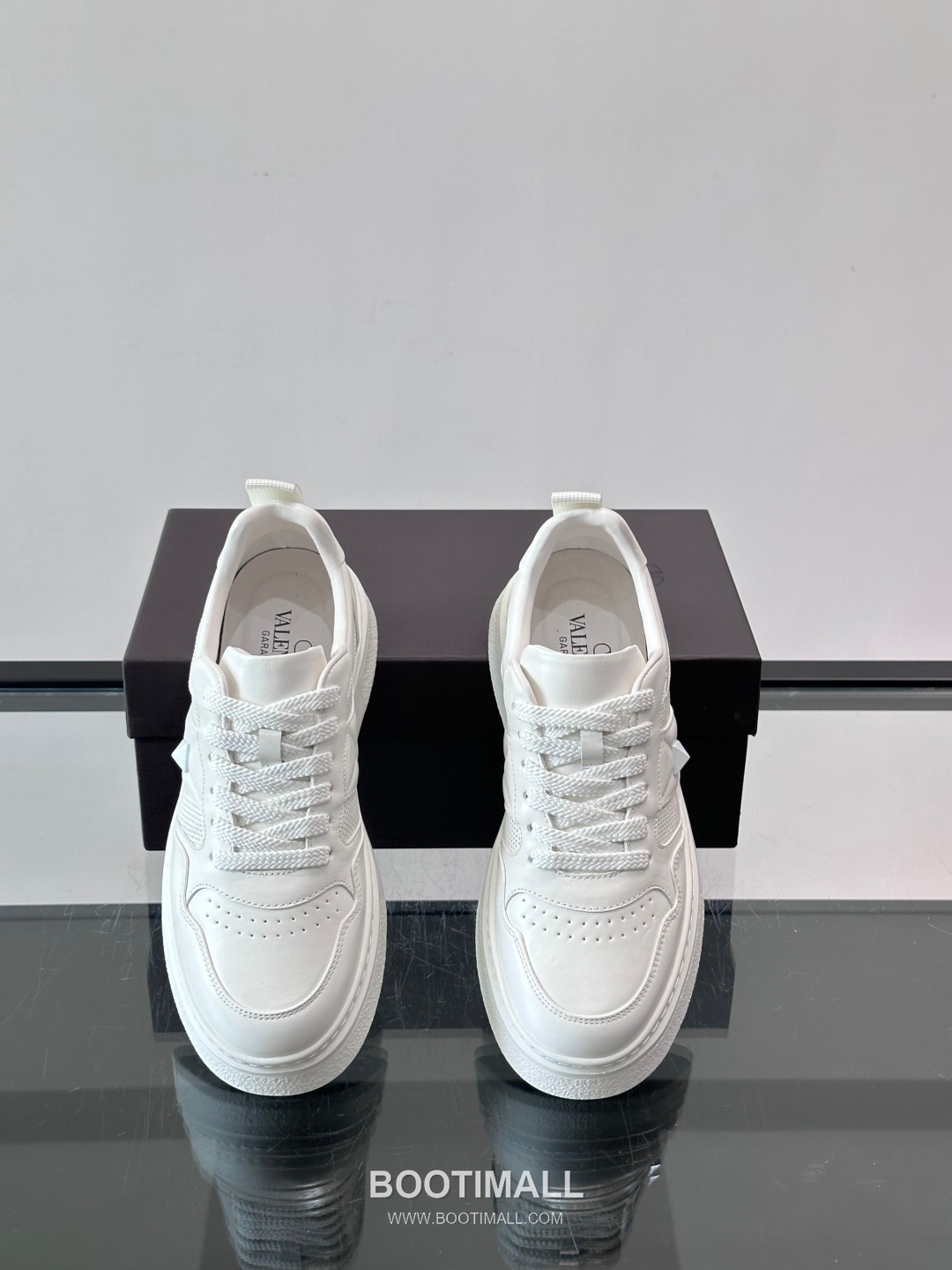 발렌티노 송아지가죽 펀칭디테일 플랫폼 화이트 스니커즈 Valentino Calfskin Perforated Detail Platform White Sneakers 5cm 6