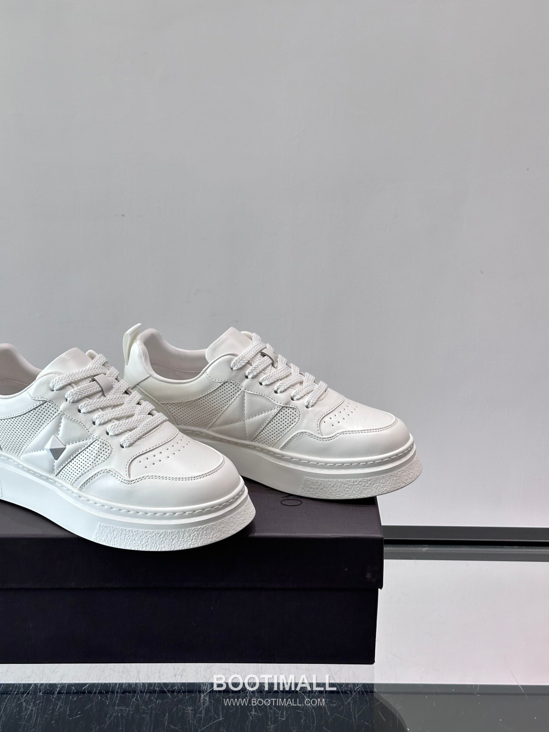 발렌티노 송아지가죽 펀칭디테일 플랫폼 화이트 스니커즈 Valentino Calfskin Perforated Detail Platform White Sneakers 5cm 7