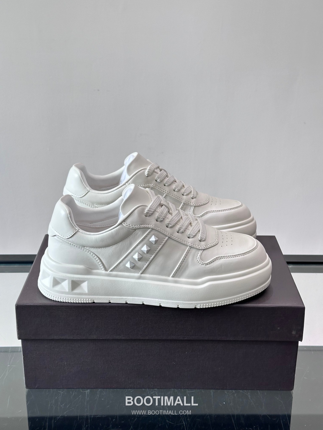 발렌티노 송아지가죽 펀칭디테일 플랫폼 화이트 스니커즈 Valentino Calfskin Perforated Detail Platform White Sneakers 5cm 1