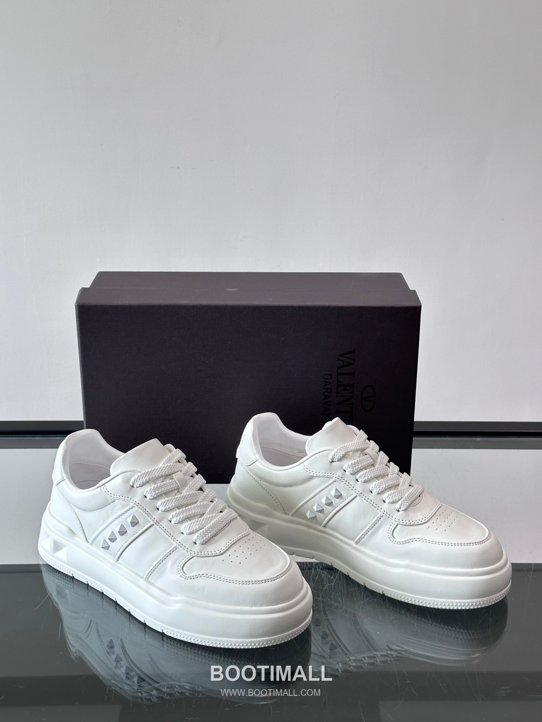 발렌티노 송아지가죽 펀칭디테일 플랫폼 화이트 스니커즈 Valentino Calfskin Perforated Detail Platform White Sneakers 5cm 5