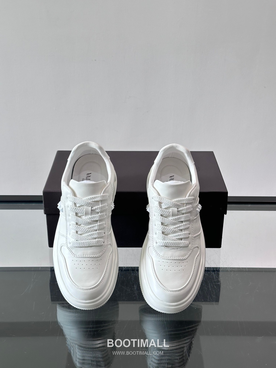 발렌티노 송아지가죽 펀칭디테일 플랫폼 화이트 스니커즈 Valentino Calfskin Perforated Detail Platform White Sneakers 5cm 6