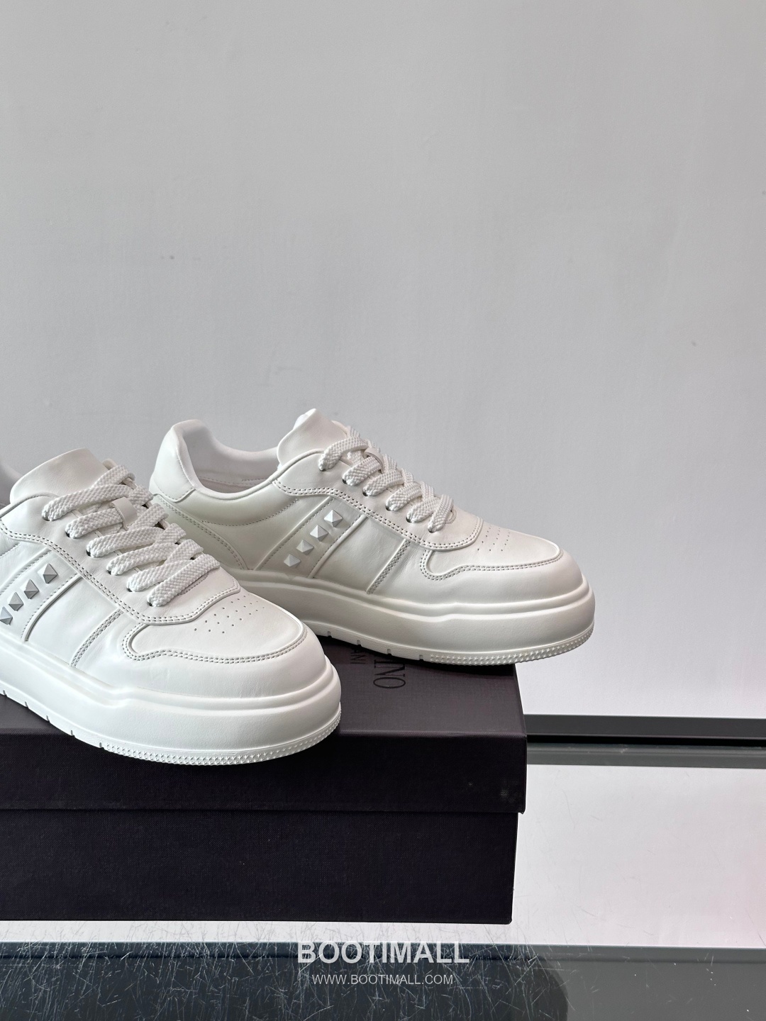 발렌티노 송아지가죽 펀칭디테일 플랫폼 화이트 스니커즈 Valentino Calfskin Perforated Detail Platform White Sneakers 5cm 7
