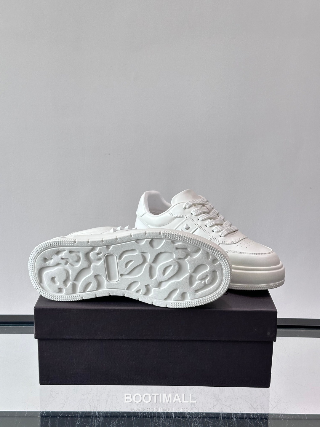 발렌티노 송아지가죽 펀칭디테일 플랫폼 화이트 스니커즈 Valentino Calfskin Perforated Detail Platform White Sneakers 5cm 9