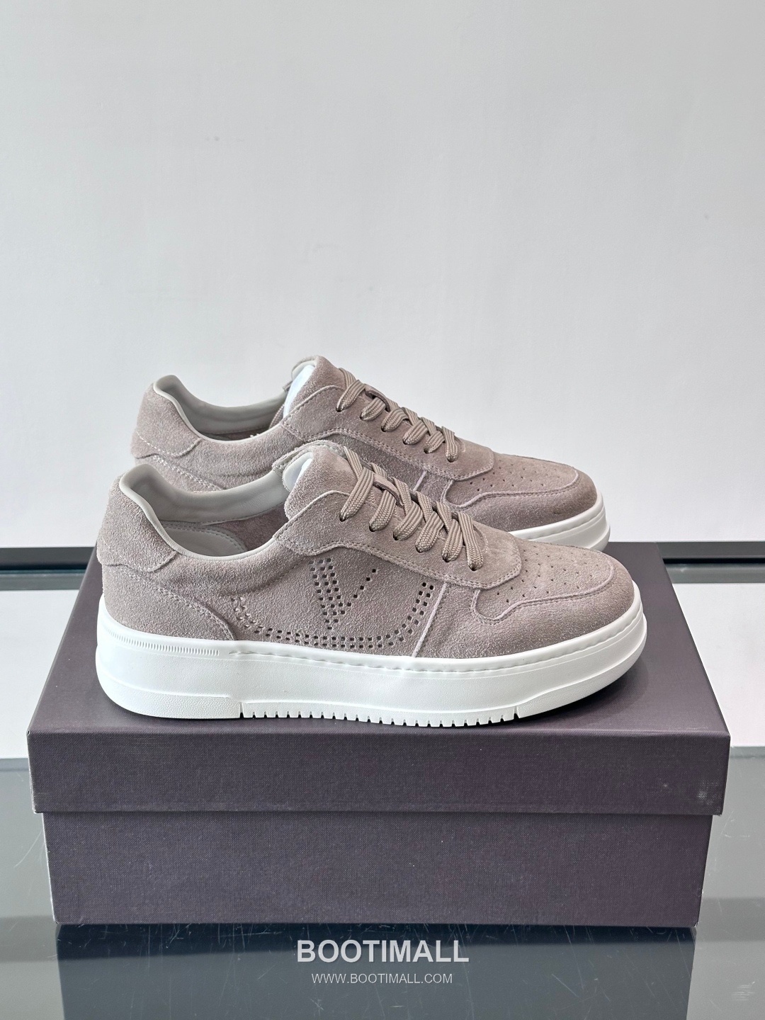 발렌티노 송아지가죽 펀칭디테일 플랫폼 화이트 스니커즈 Valentino Calfskin Perforated Detail Platform White Sneakers 5cm 1