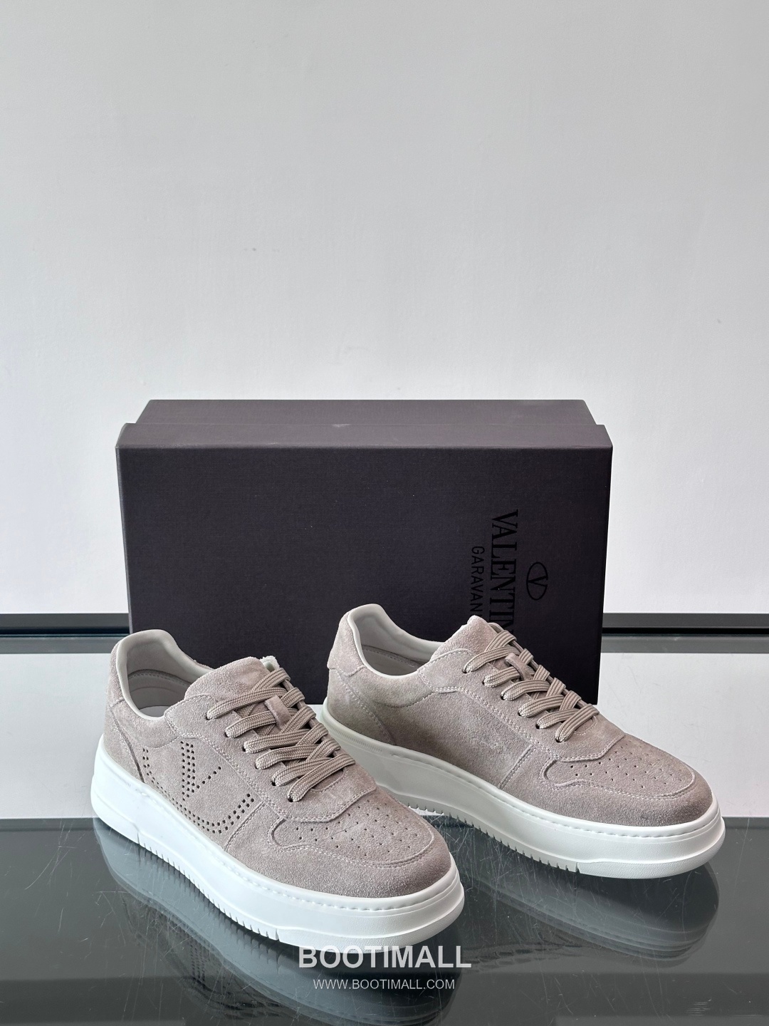 발렌티노 송아지가죽 펀칭디테일 플랫폼 화이트 스니커즈 Valentino Calfskin Perforated Detail Platform White Sneakers 5cm 5