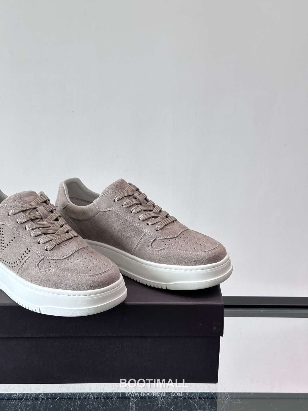 발렌티노 송아지가죽 펀칭디테일 플랫폼 화이트 스니커즈 Valentino Calfskin Perforated Detail Platform White Sneakers 5cm 7