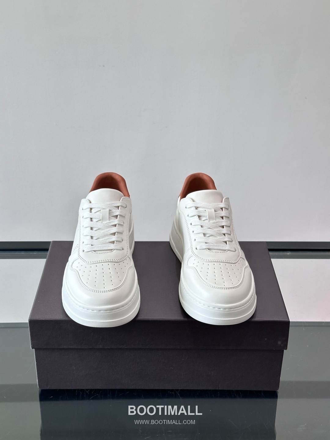 발렌티노 송아지가죽 펀칭디테일 플랫폼 화이트 스니커즈 Valentino Calfskin Perforated Detail Platform White Sneakers 5cm 2