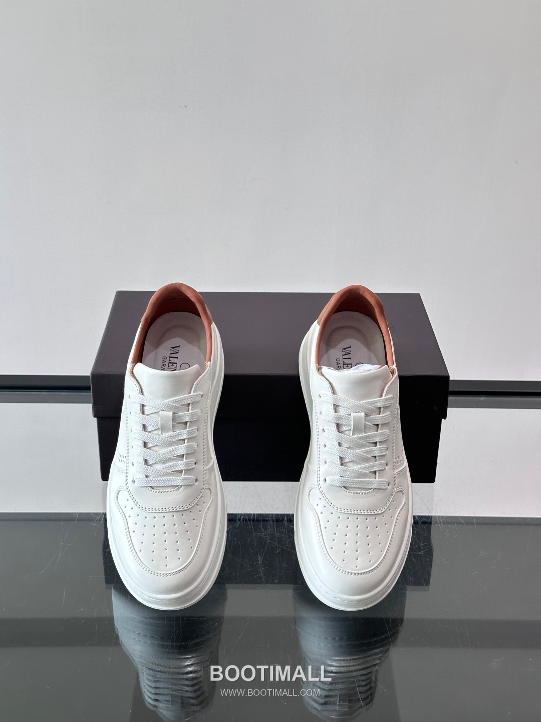 발렌티노 송아지가죽 펀칭디테일 플랫폼 화이트 스니커즈 Valentino Calfskin Perforated Detail Platform White Sneakers 5cm 6