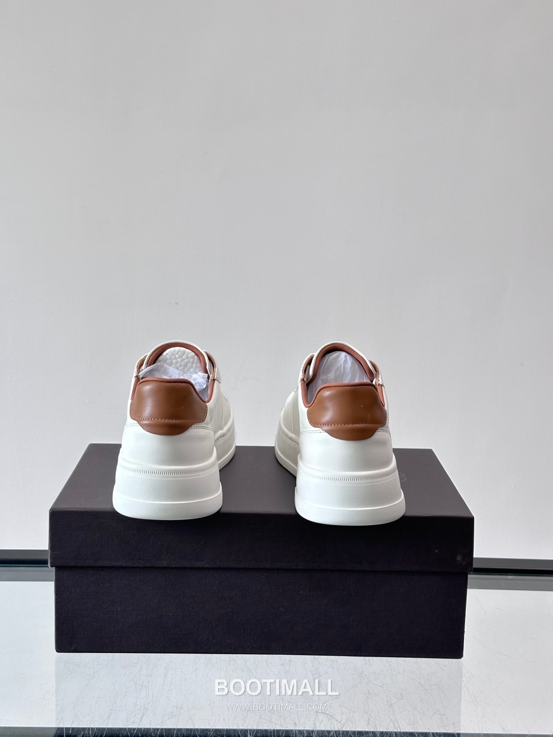 발렌티노 송아지가죽 펀칭디테일 플랫폼 화이트 스니커즈 Valentino Calfskin Perforated Detail Platform White Sneakers 5cm 8