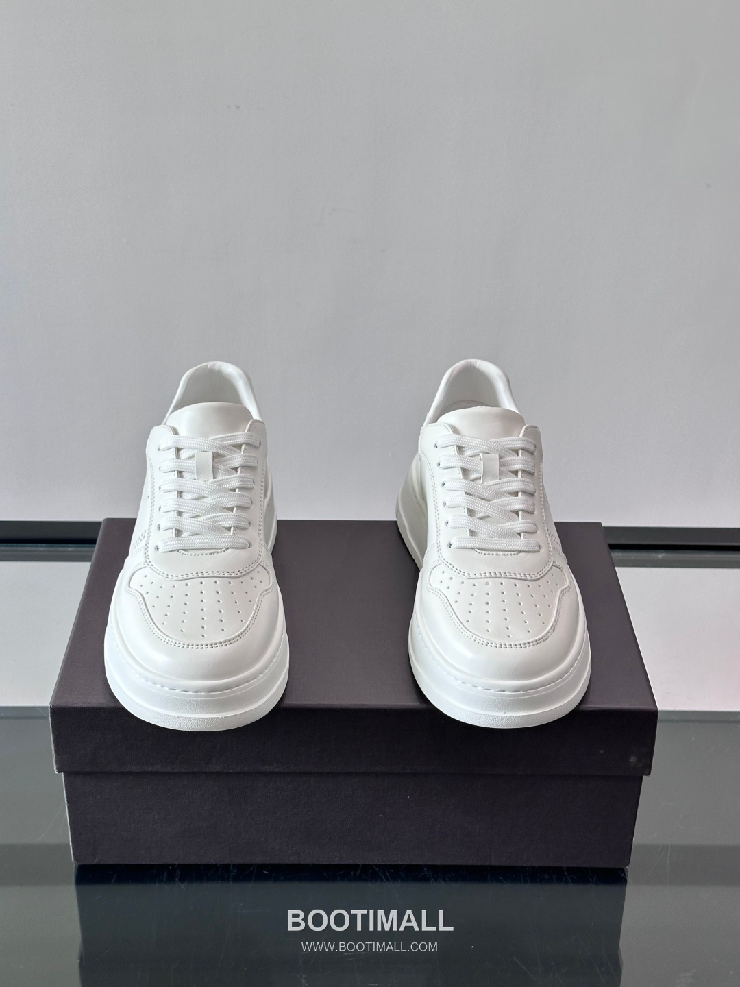 발렌티노 송아지가죽 펀칭디테일 플랫폼 화이트 스니커즈 Valentino Calfskin Perforated Detail Platform White Sneakers 5cm 2