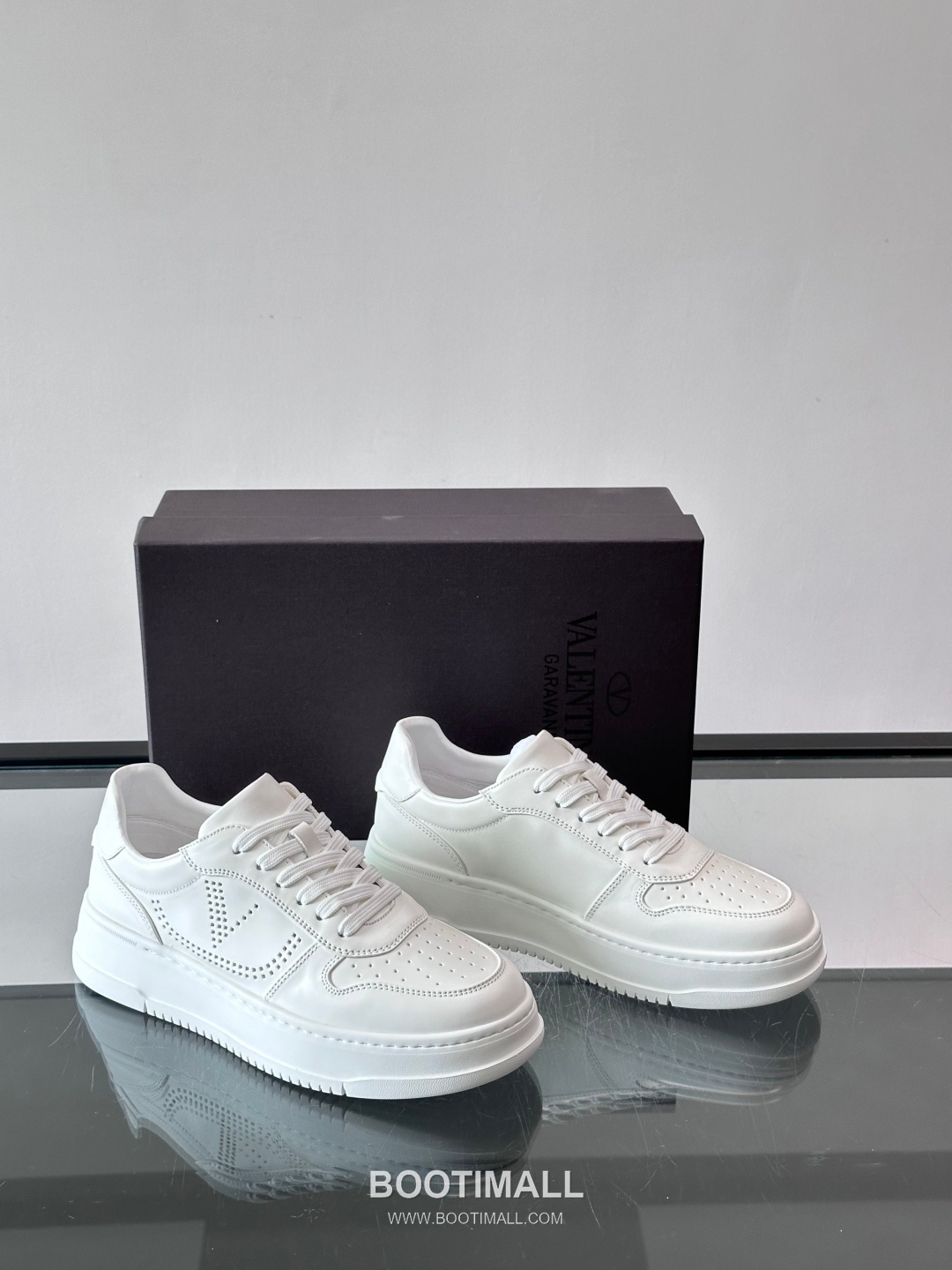 발렌티노 송아지가죽 펀칭디테일 플랫폼 화이트 스니커즈 Valentino Calfskin Perforated Detail Platform White Sneakers 5cm 5
