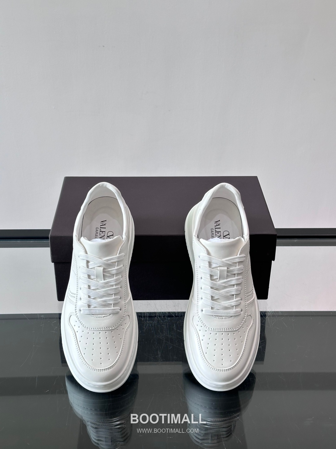 발렌티노 송아지가죽 펀칭디테일 플랫폼 화이트 스니커즈 Valentino Calfskin Perforated Detail Platform White Sneakers 5cm 6