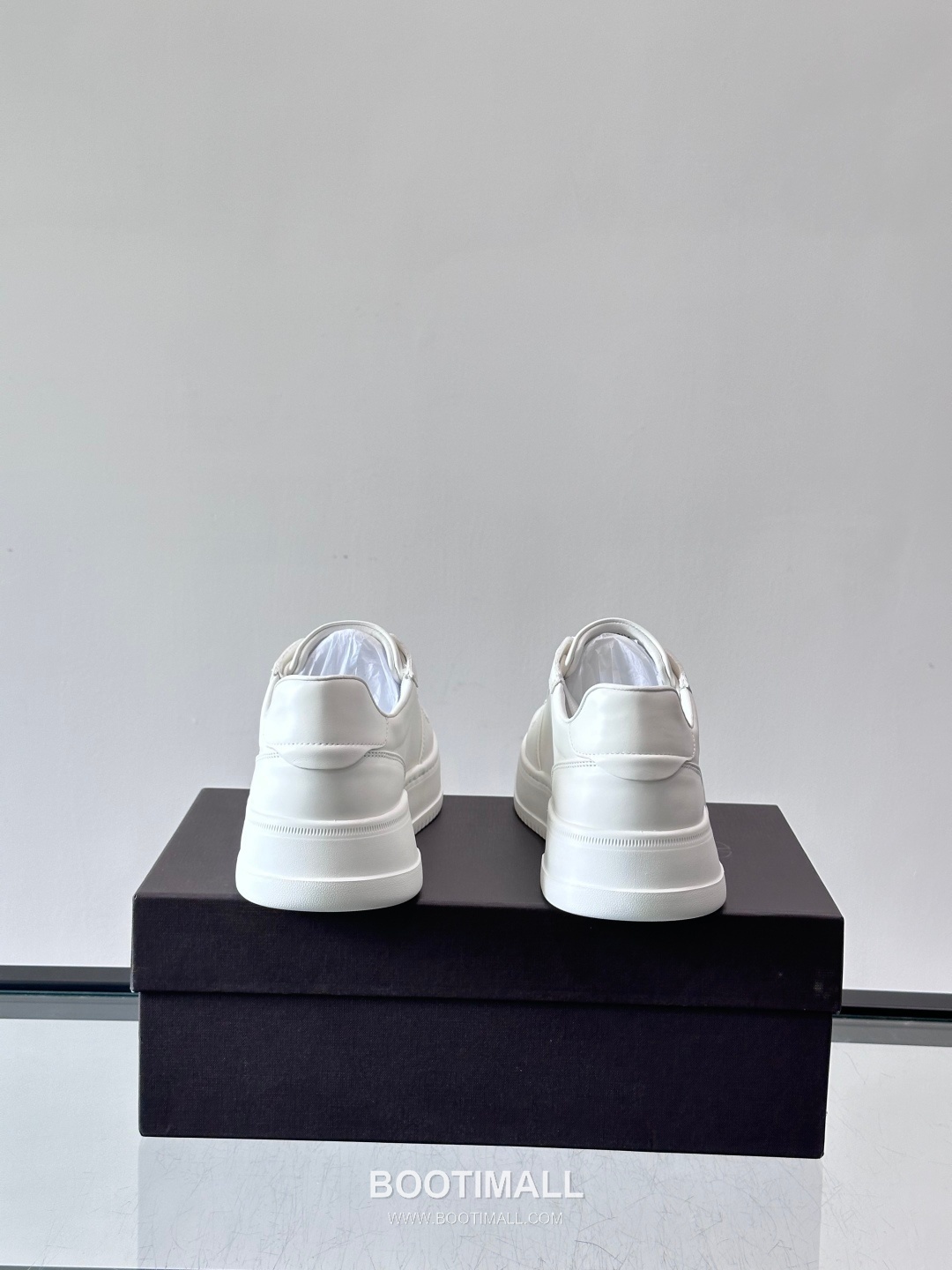 발렌티노 송아지가죽 펀칭디테일 플랫폼 화이트 스니커즈 Valentino Calfskin Perforated Detail Platform White Sneakers 5cm 8