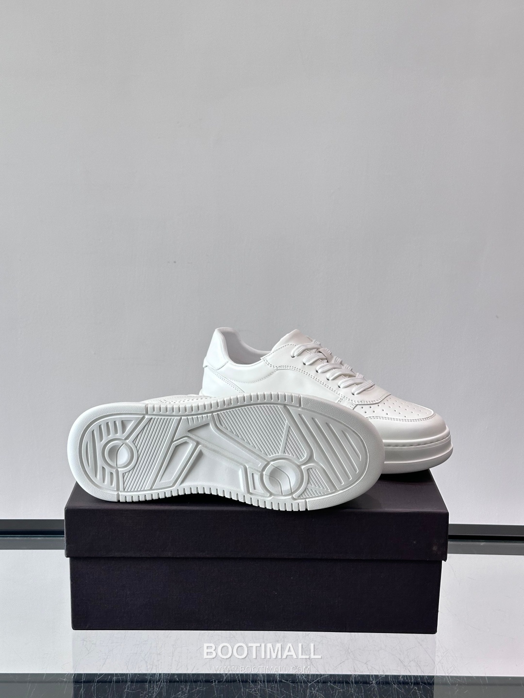 발렌티노 송아지가죽 펀칭디테일 플랫폼 화이트 스니커즈 Valentino Calfskin Perforated Detail Platform White Sneakers 5cm 9