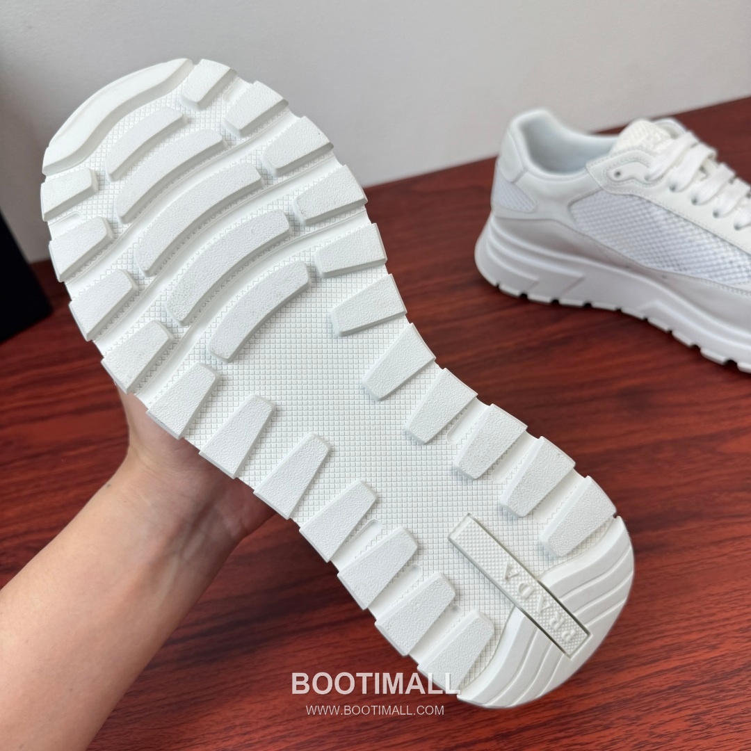 프라다 Prax 스웨이드 Re-Nylon 삼각로고 로우탑 블랙 스니커즈 Prada Prax Suede Re-Nylon Triangle Logo Low-top Black Sneakers 2.5cm 9