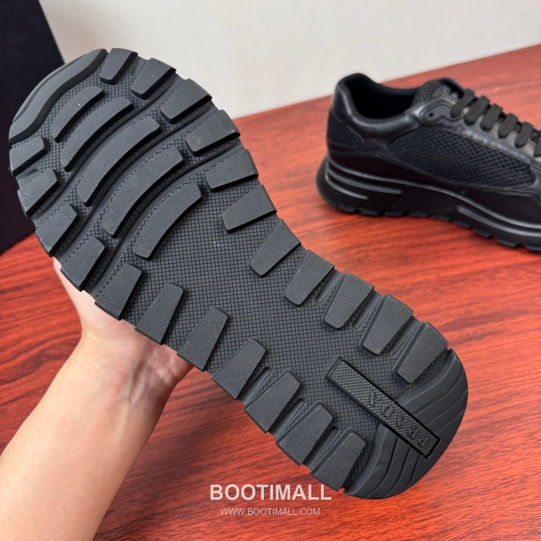 프라다 Prax 스웨이드 Re-Nylon 삼각로고 로우탑 블랙 스니커즈 Prada Prax Suede Re-Nylon Triangle Logo Low-top Black Sneakers 2.5cm 9