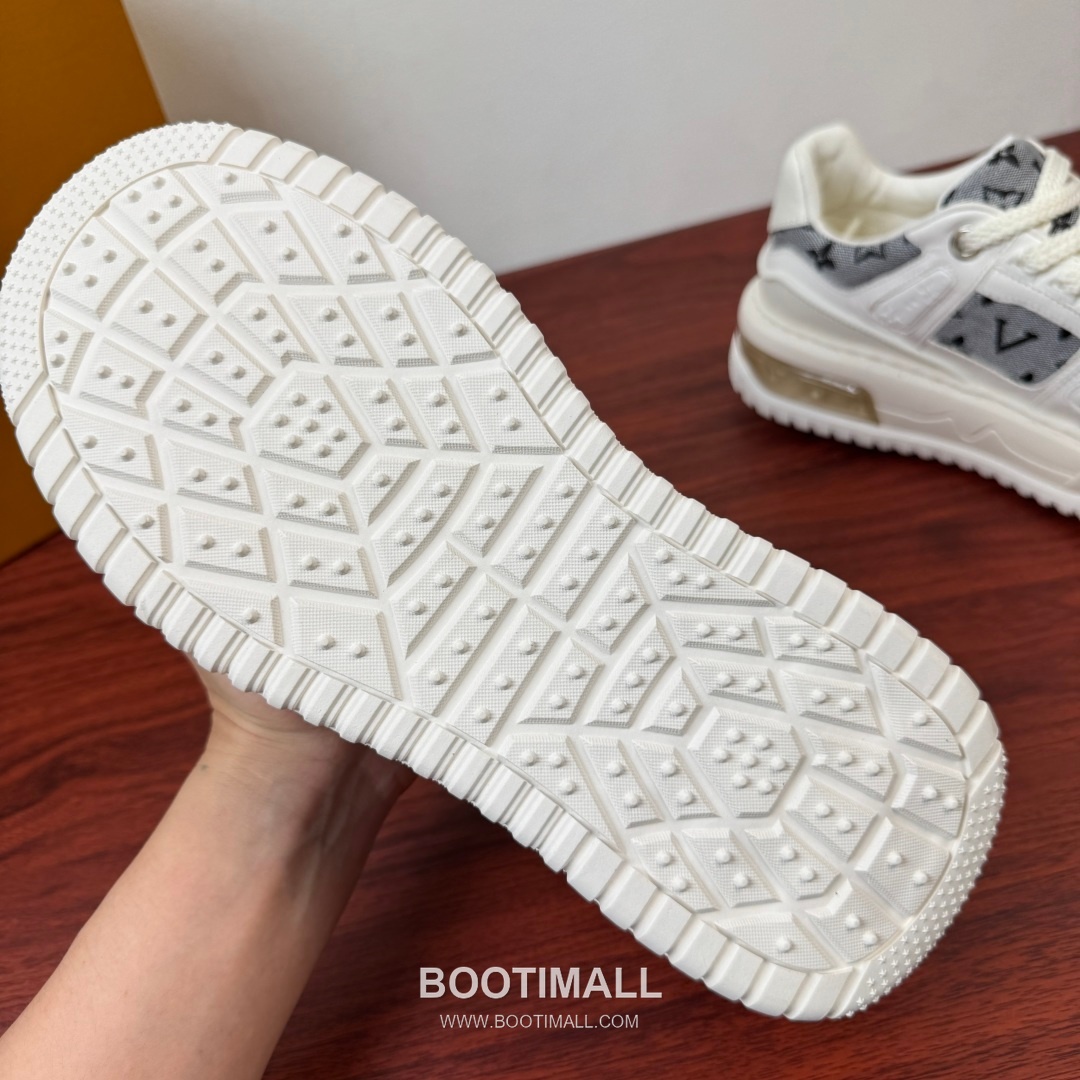 루이비통 모노그램 송아지가죽 에어쿠션 플랫폼 블랙 스니커즈 Louis Vuitton Monogram Calfskin Air Cushion Platform Black Sneakers 5cm 9