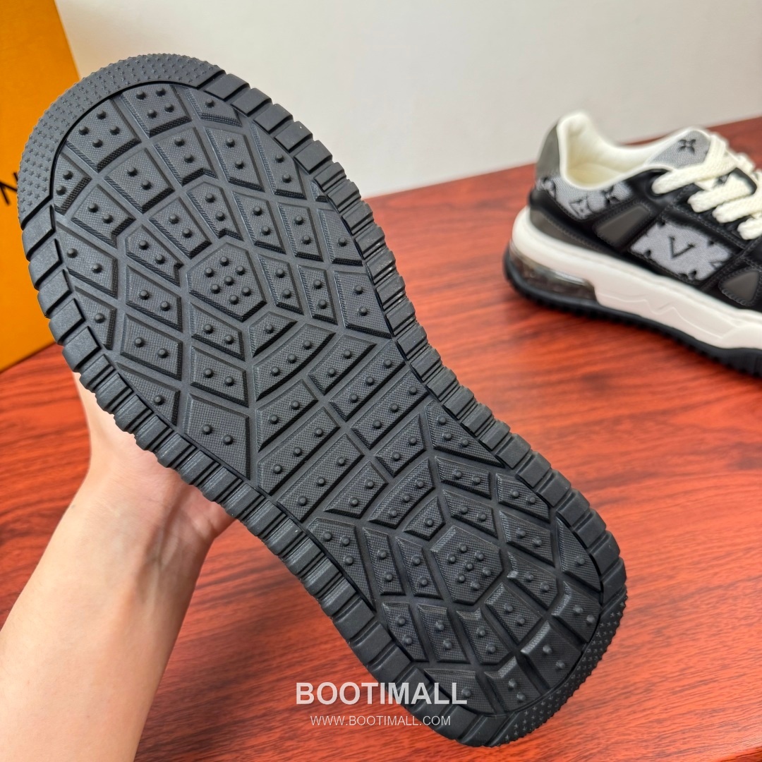 루이비통 모노그램 송아지가죽 에어쿠션 플랫폼 블랙 스니커즈 Louis Vuitton Monogram Calfskin Air Cushion Platform Black Sneakers 5cm 9