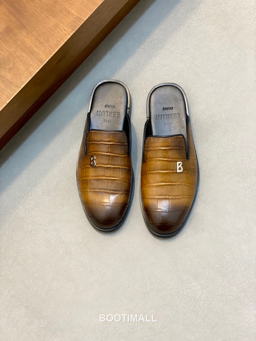 벨루티 송아지가죽 오픈백 블랙 뮬 로퍼 Berluti Calfskin Open-back Black Mule Loafers 1