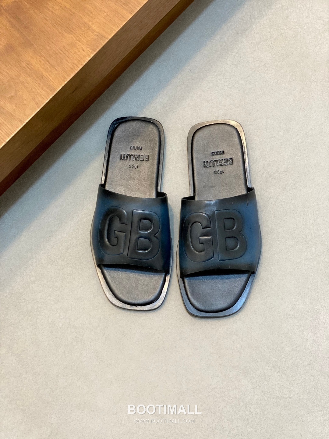 벨루티 송아지가죽 핸드페인팅 오픈백 브라운 뮬 슬리퍼 Berluti Calfskin Hand-painted Open-back Brown Mule Slippers 1