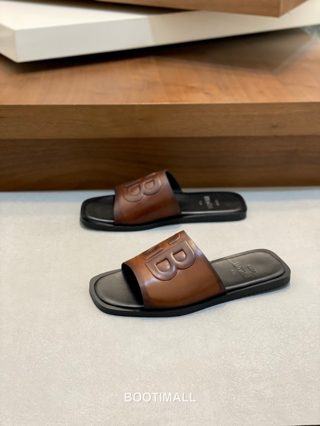 벨루티 송아지가죽 핸드페인팅 오픈백 브라운 뮬 슬리퍼 Berluti Calfskin Hand-painted Open-back Brown Mule Slippers 3