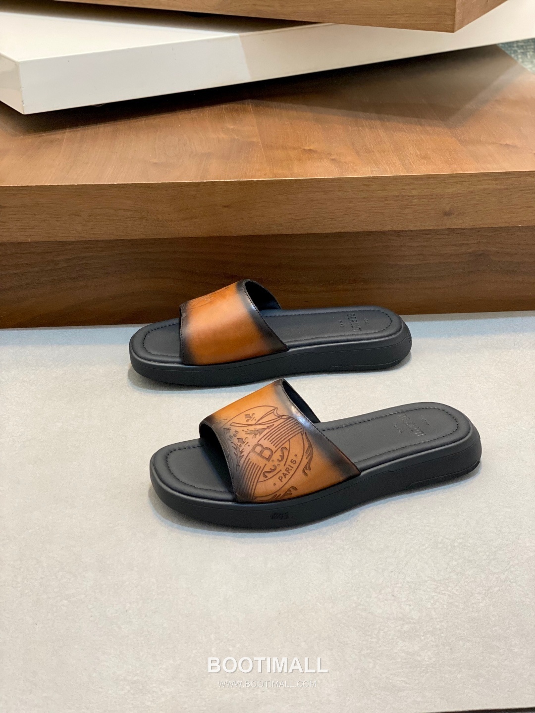 벨루티 송아지가죽 핸드페인팅 오픈백 브라운 뮬 슬리퍼 Berluti Calfskin Hand-painted Open-back Brown Mule Slippers 3