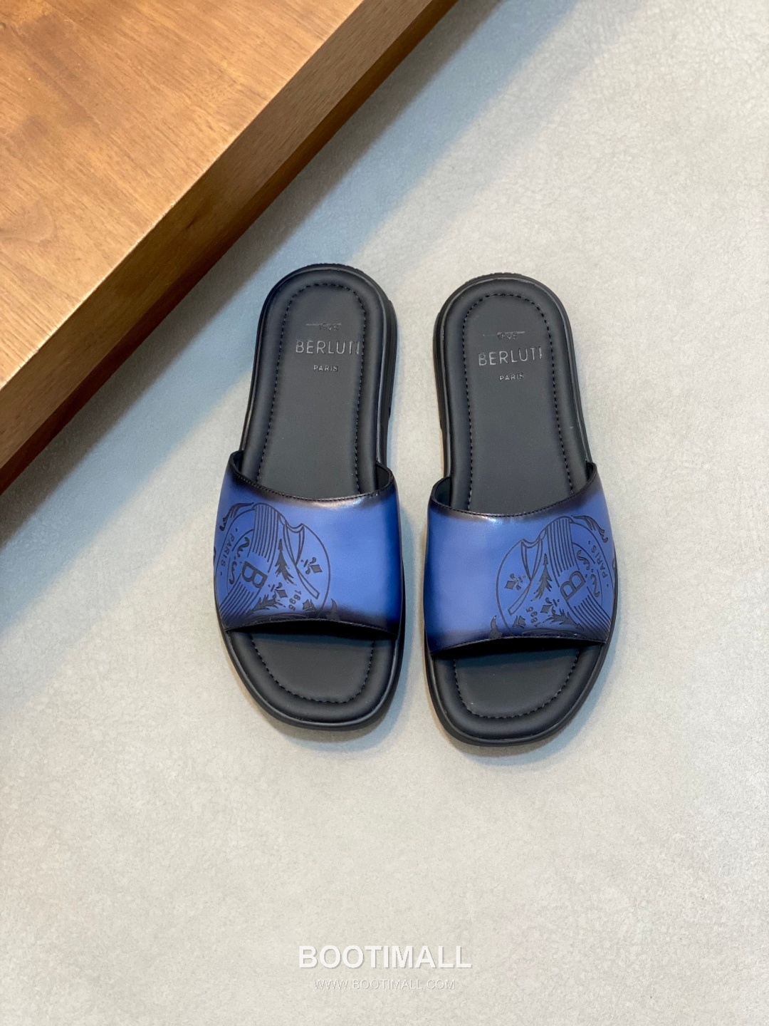 벨루티 송아지가죽 핸드페인팅 오픈백 브라운 뮬 슬리퍼 Berluti Calfskin Hand-painted Open-back Brown Mule Slippers 1