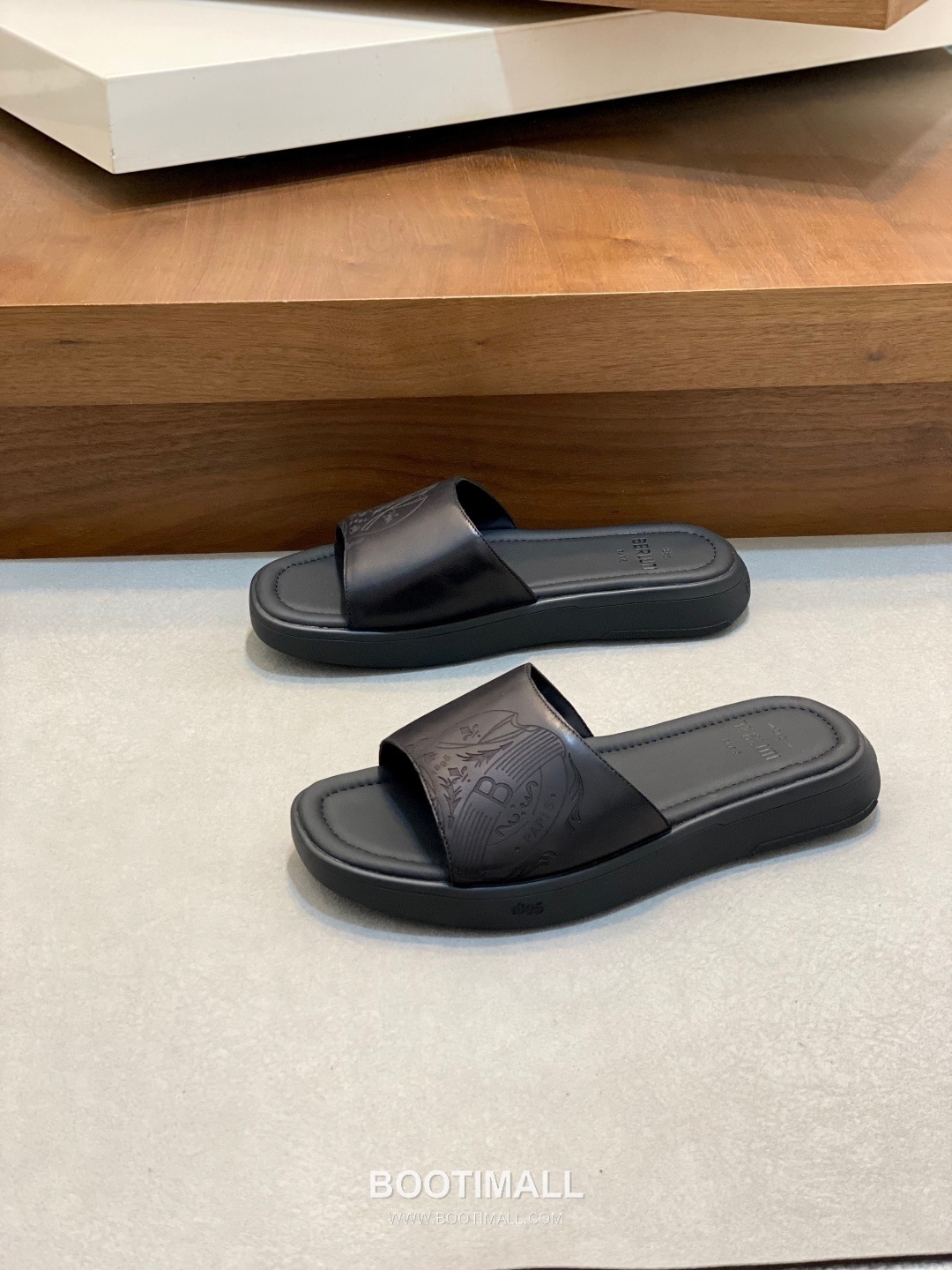 벨루티 송아지가죽 핸드페인팅 오픈백 브라운 뮬 슬리퍼 Berluti Calfskin Hand-painted Open-back Brown Mule Slippers 3