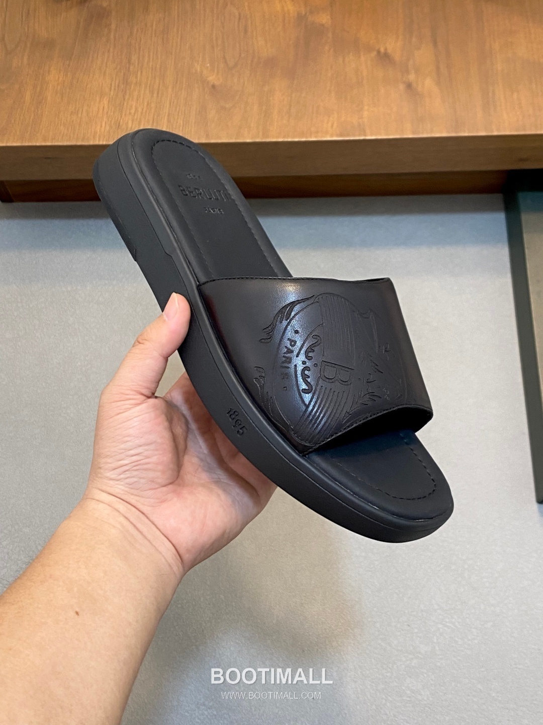 벨루티 송아지가죽 핸드페인팅 오픈백 브라운 뮬 슬리퍼 Berluti Calfskin Hand-painted Open-back Brown Mule Slippers 4