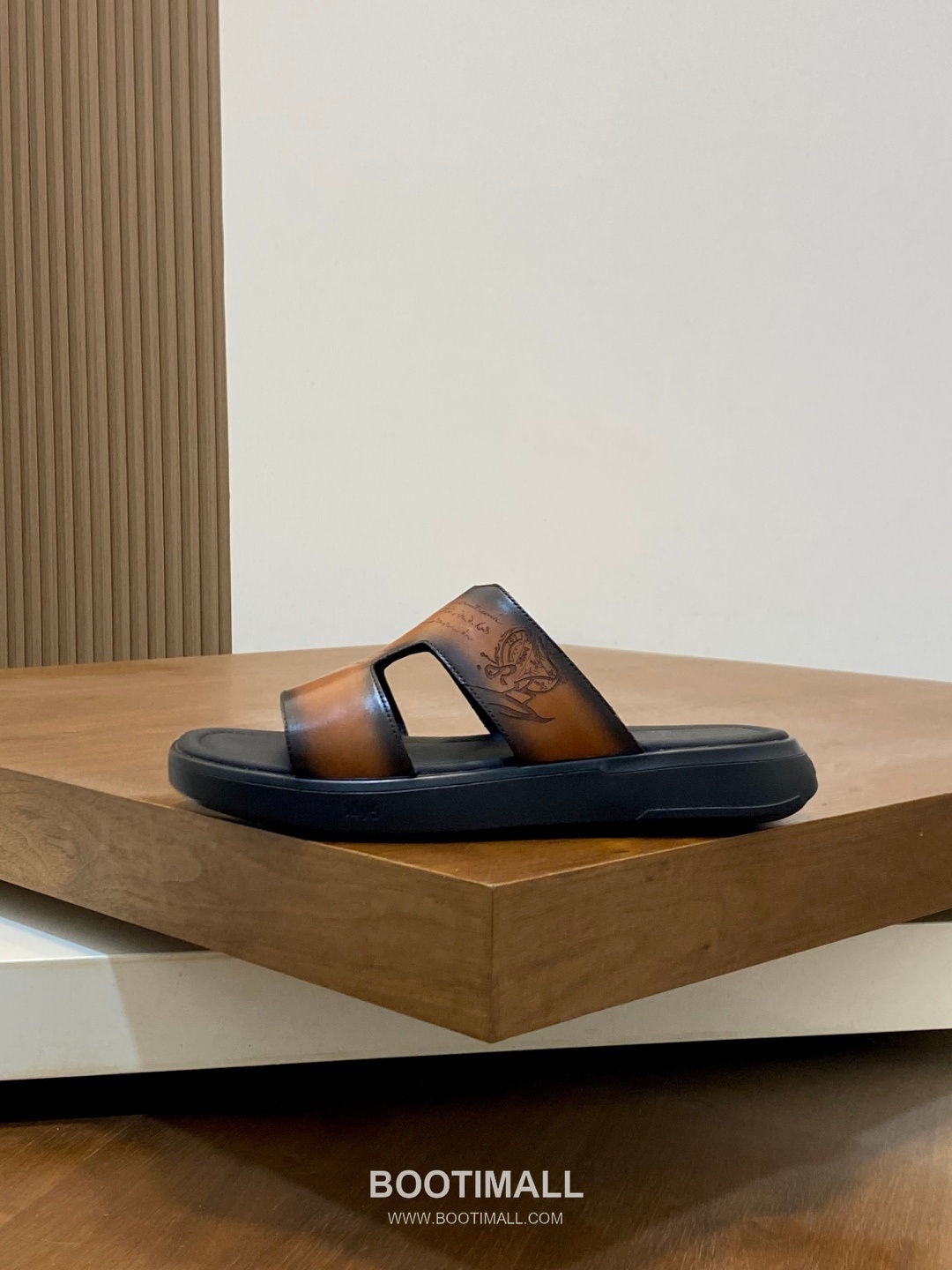 벨루티 송아지가죽 핸드페인팅 오픈백 브라운 뮬 슬리퍼 Berluti Calfskin Hand-painted Open-back Brown Mule Slippers 2