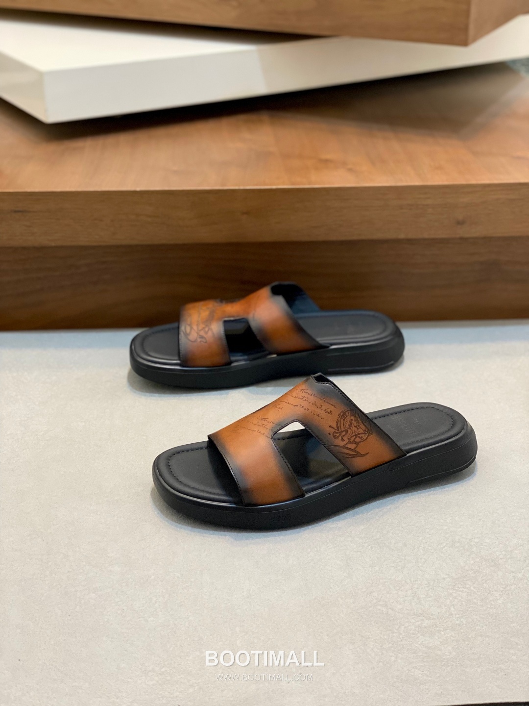 벨루티 송아지가죽 핸드페인팅 오픈백 브라운 뮬 슬리퍼 Berluti Calfskin Hand-painted Open-back Brown Mule Slippers 3