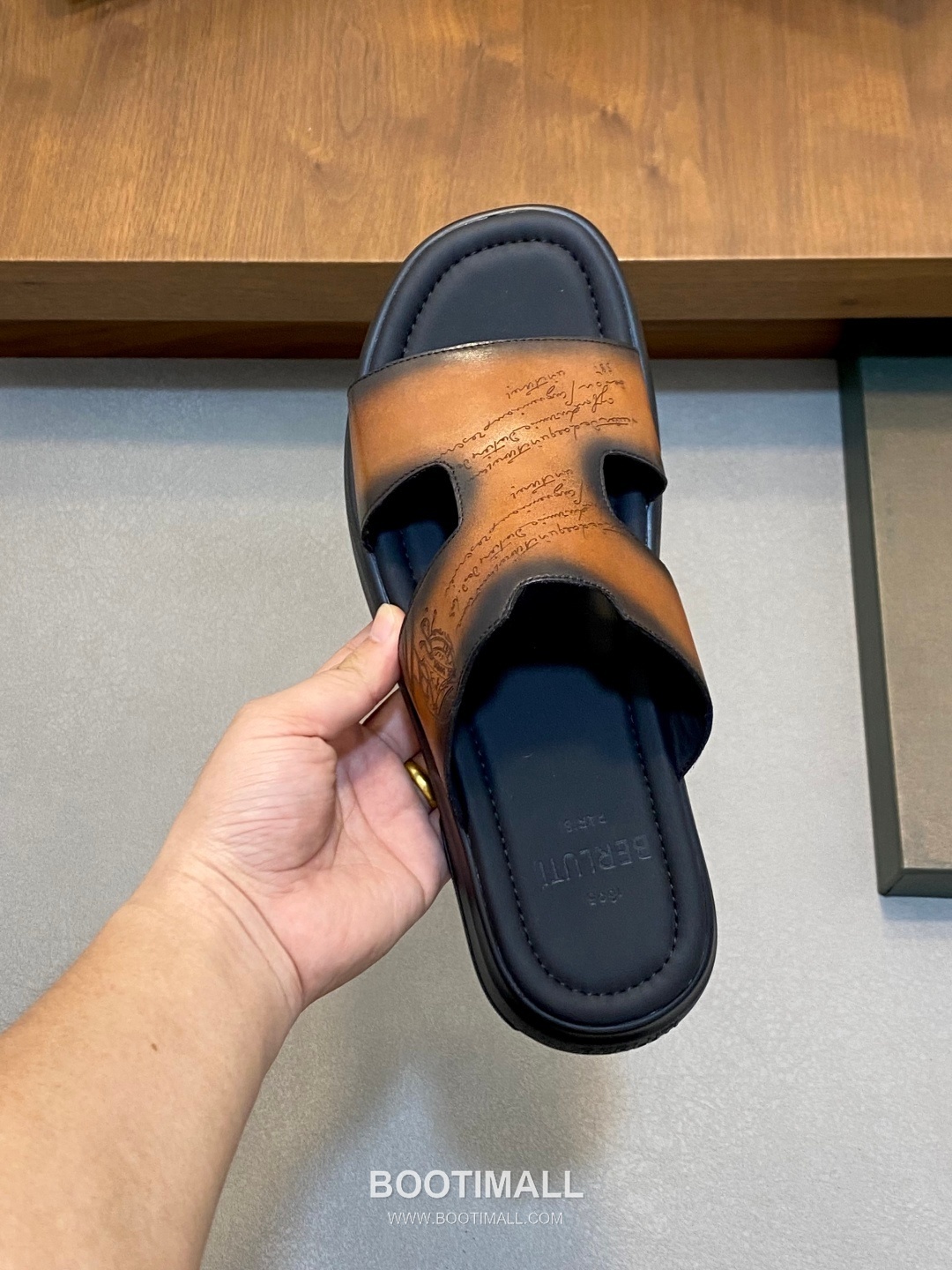 벨루티 송아지가죽 핸드페인팅 오픈백 브라운 뮬 슬리퍼 Berluti Calfskin Hand-painted Open-back Brown Mule Slippers 7