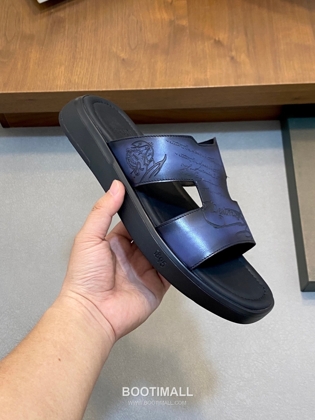 벨루티 송아지가죽 핸드페인팅 오픈백 브라운 뮬 슬리퍼 Berluti Calfskin Hand-painted Open-back Brown Mule Slippers 4