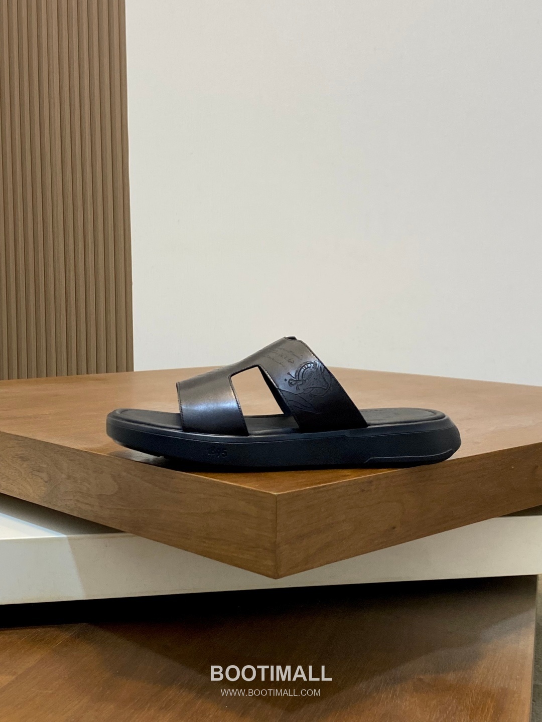 벨루티 송아지가죽 핸드페인팅 오픈백 브라운 뮬 슬리퍼 Berluti Calfskin Hand-painted Open-back Brown Mule Slippers 2