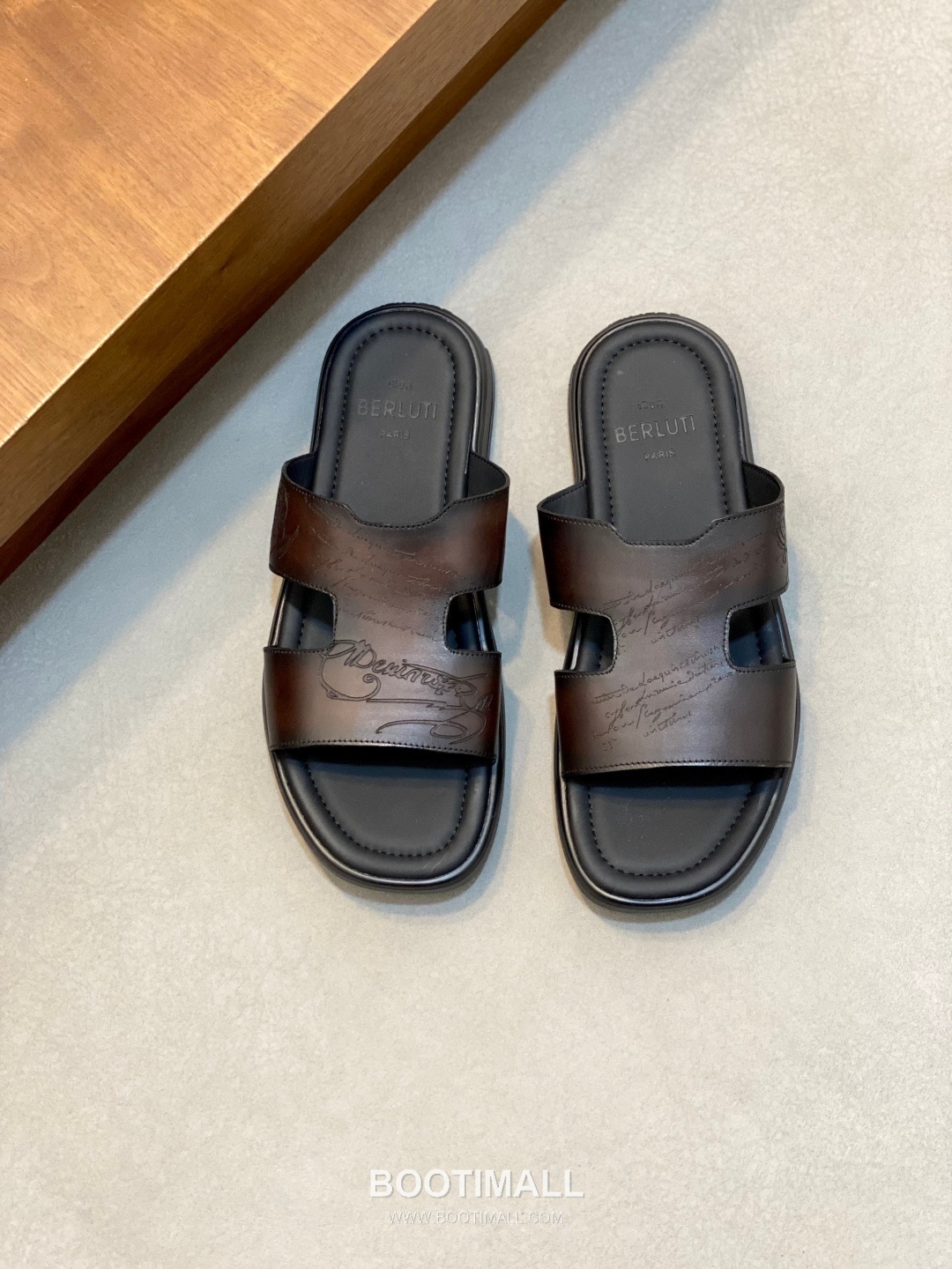 벨루티 송아지가죽 핸드페인팅 오픈백 브라운 뮬 슬리퍼 Berluti Calfskin Hand-painted Open-back Brown Mule Slippers 1