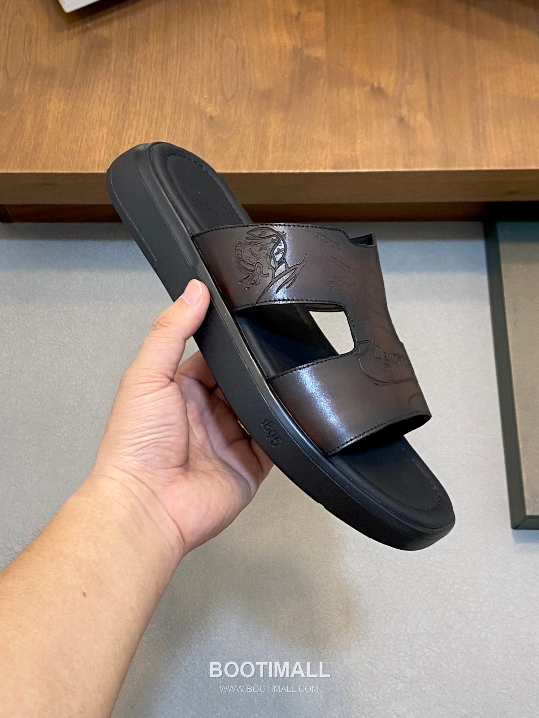 벨루티 송아지가죽 핸드페인팅 오픈백 브라운 뮬 슬리퍼 Berluti Calfskin Hand-painted Open-back Brown Mule Slippers 4