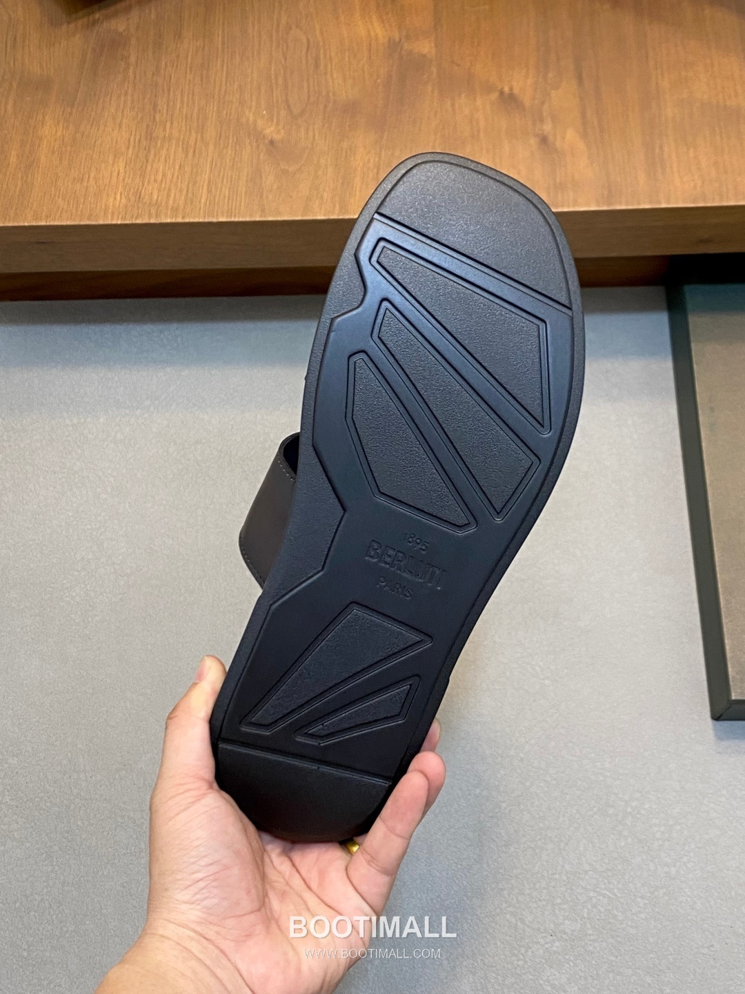 벨루티 송아지가죽 핸드페인팅 오픈백 브라운 뮬 슬리퍼 Berluti Calfskin Hand-painted Open-back Brown Mule Slippers 8