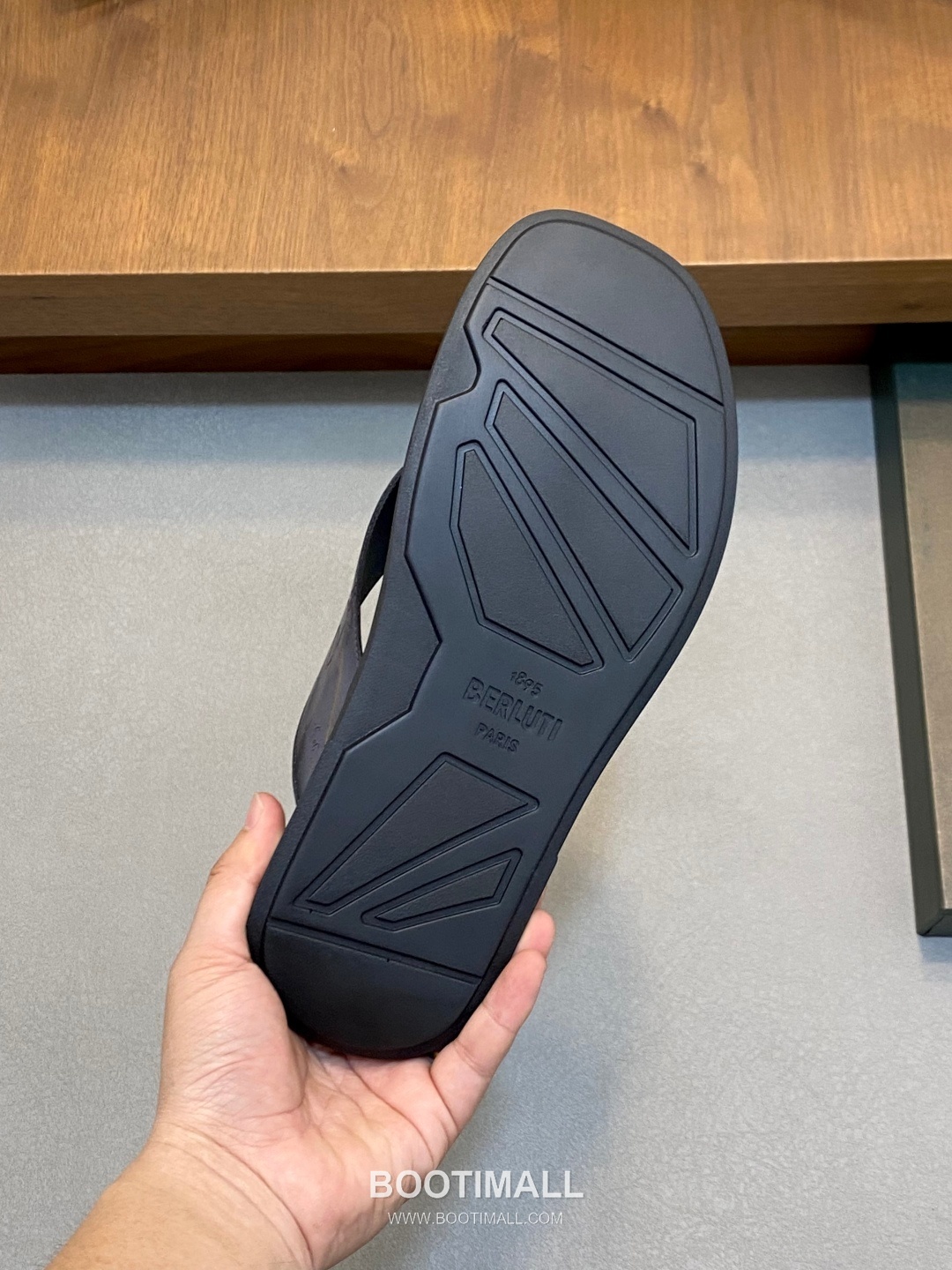 벨루티 송아지가죽 핸드페인팅 오픈백 브라운 뮬 슬리퍼 Berluti Calfskin Hand-painted Open-back Brown Mule Slippers 8