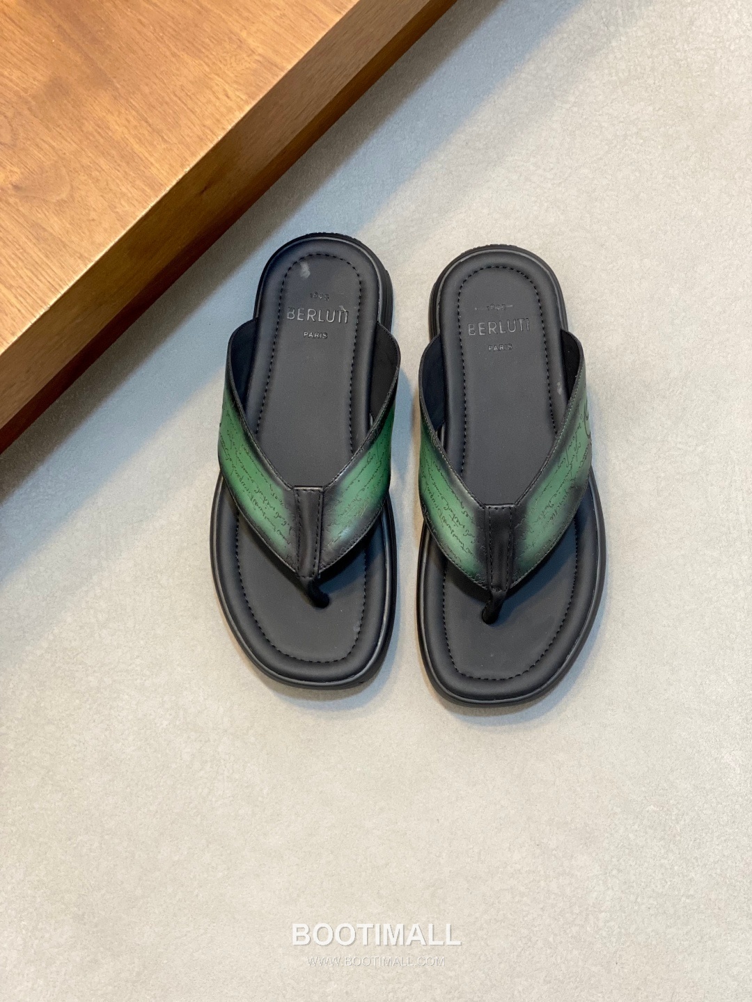 벨루티 송아지가죽 핸드페인팅 오픈백 브라운 뮬 슬리퍼 Berluti Calfskin Hand-painted Open-back Brown Mule Slippers 1