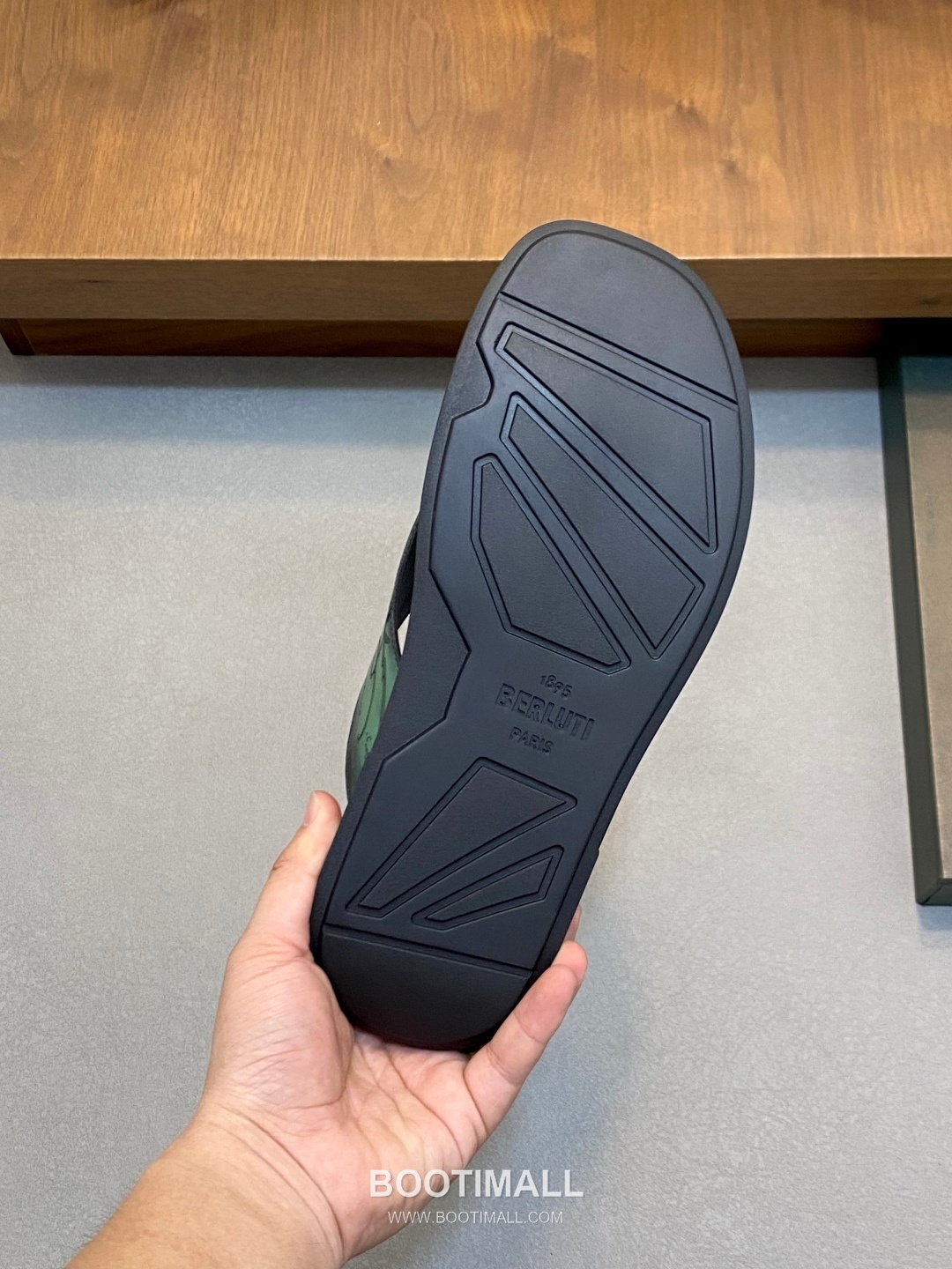 벨루티 송아지가죽 핸드페인팅 오픈백 브라운 뮬 슬리퍼 Berluti Calfskin Hand-painted Open-back Brown Mule Slippers 8