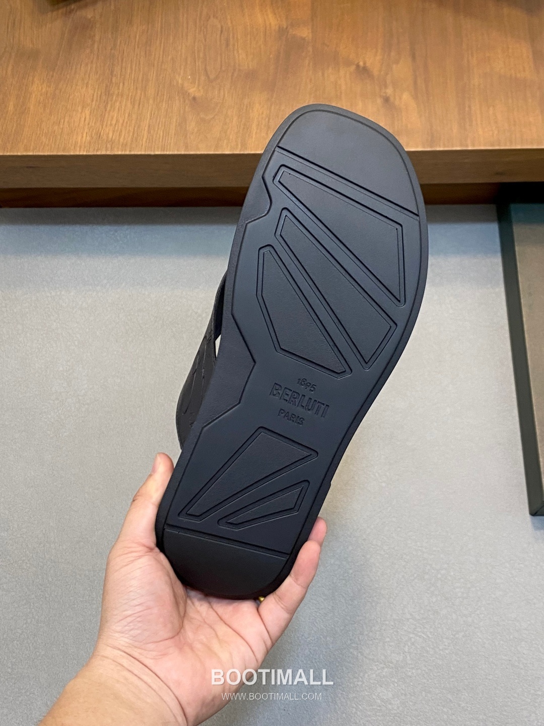 벨루티 송아지가죽 핸드페인팅 오픈백 브라운 뮬 슬리퍼 Berluti Calfskin Hand-painted Open-back Brown Mule Slippers 8