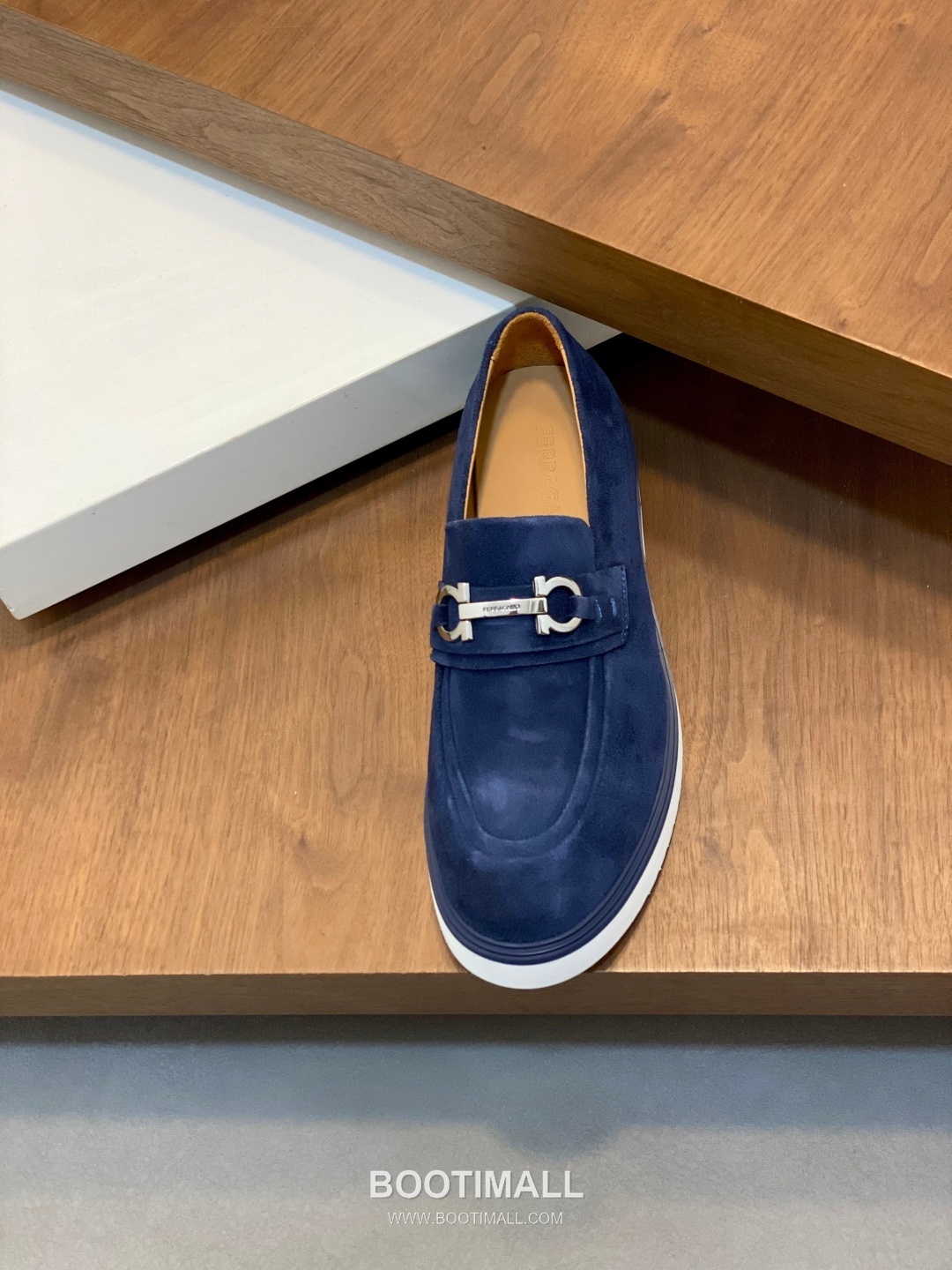 페라가모 페이턴트 소가죽 로고디테일 블랙 모카신 로퍼 Ferragamo Patent Calfskin Logo Detail Black Moccasin Loafers 6