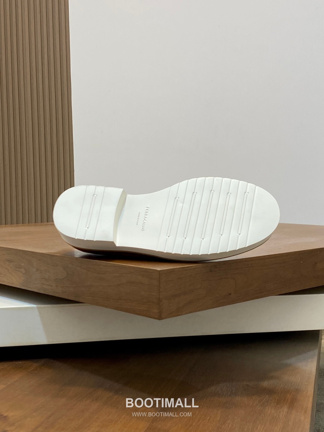 페라가모 페이턴트 소가죽 로고디테일 블랙 모카신 로퍼 Ferragamo Patent Calfskin Logo Detail Black Moccasin Loafers 9