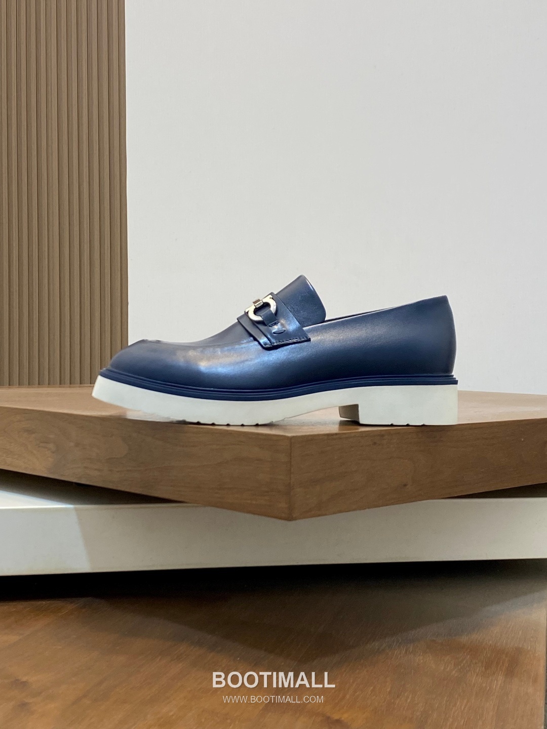 페라가모 페이턴트 송아지가죽 로고디테일 블랙 모카신 로퍼 Ferragamo Patent Calfskin Logo Detail Black Moccasin Loafers 2