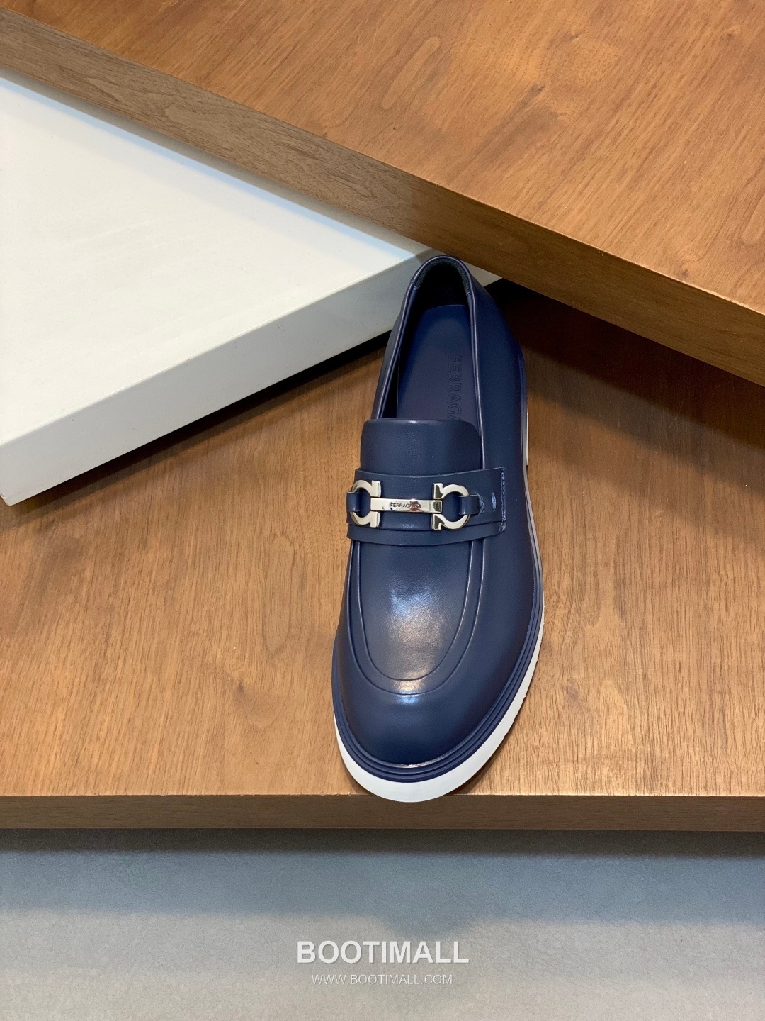 페라가모 페이턴트 송아지가죽 로고디테일 블랙 모카신 로퍼 Ferragamo Patent Calfskin Logo Detail Black Moccasin Loafers 6