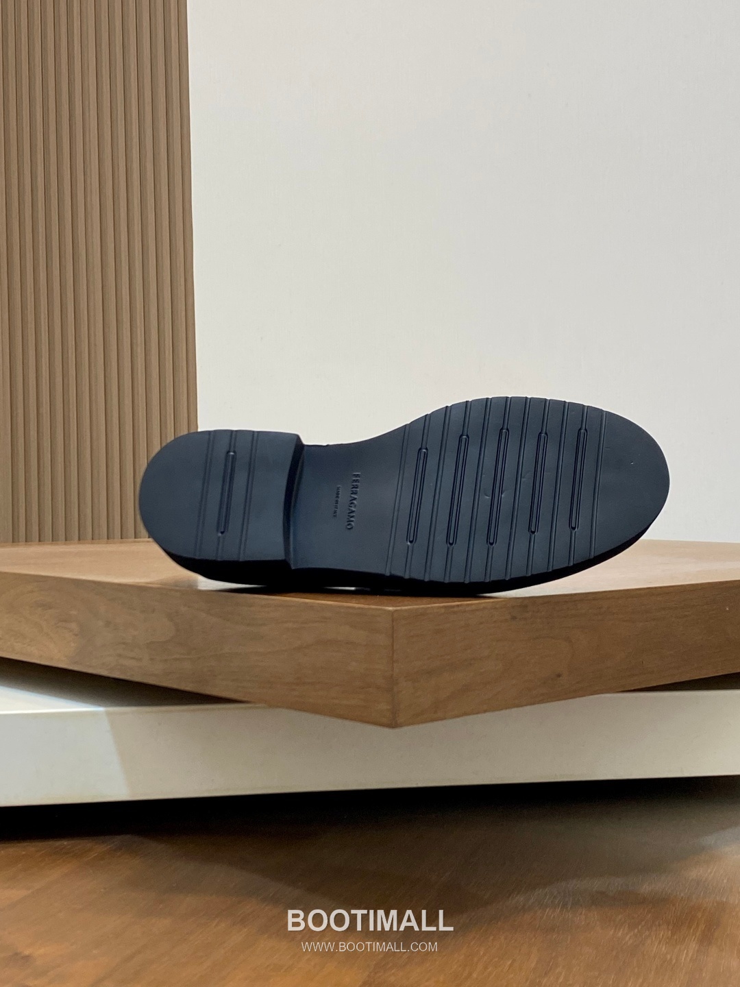 페라가모 페이턴트 송아지가죽 로고디테일 블랙 모카신 로퍼 Ferragamo Patent Calfskin Logo Detail Black Moccasin Loafers 9